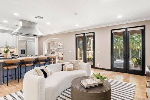 14582 Luna Media, San Diego, CA, 92127-3605 | Card Image