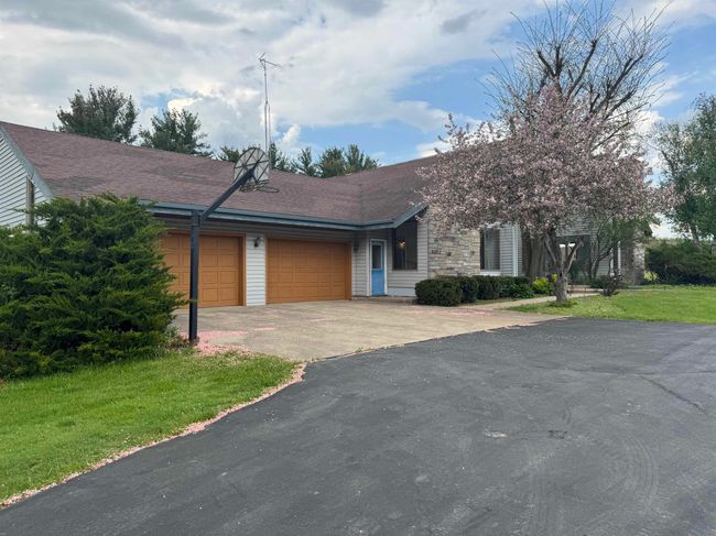 3578 State Road 39, House other with 3 bedrooms, 3 bathrooms and null parking in Mineral Point WI | Image 5