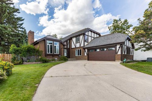 1236 Parkview Dr Ne, Medicine Hat, AB, T1C1N9 | Card Image