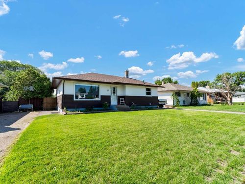 75 12 St Nw, Medicine Hat, AB, T1A6P4 | Card Image