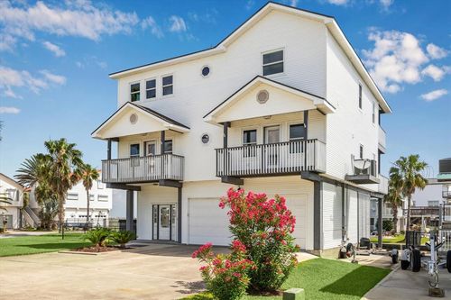 138 Isles End Rd, Tiki Island, TX, 77554-6102 | Card Image