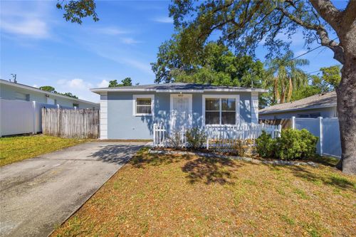 8512 N Dixon Ave, TAMPA, FL, 33604-1401 | Card Image