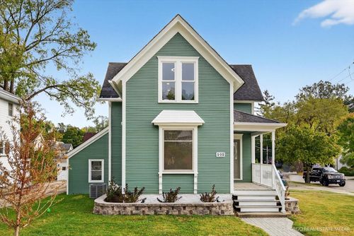 102 Center St, Algonquin, IL, 60102-2704 | Card Image