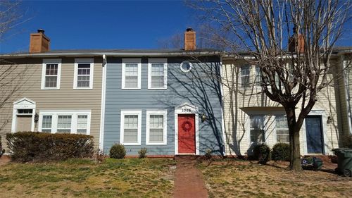 1366 E Masonic Dr, Fayetteville, AR, 72703-5136 | Card Image