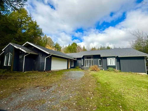 60 Lakeridge Dr, Beaver Bank, NS, B4G1C9 | Card Image