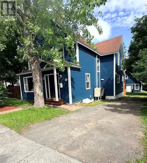 31 Carmelite Rd, House with 4 bedrooms, 3 bathrooms and null parking in Grand Falls Windsor NL | Card Image