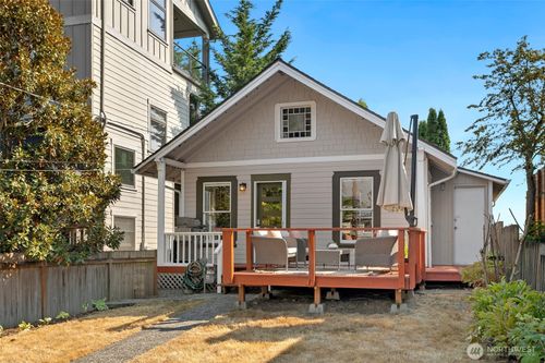 917 Ne 72nd St, Seattle, WA, 98115-5638 | Card Image
