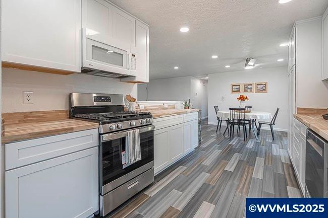 611 Ne Bockes Loop, House other with 3 bedrooms, 2 bathrooms and null parking in Sheridan OR | Image 26