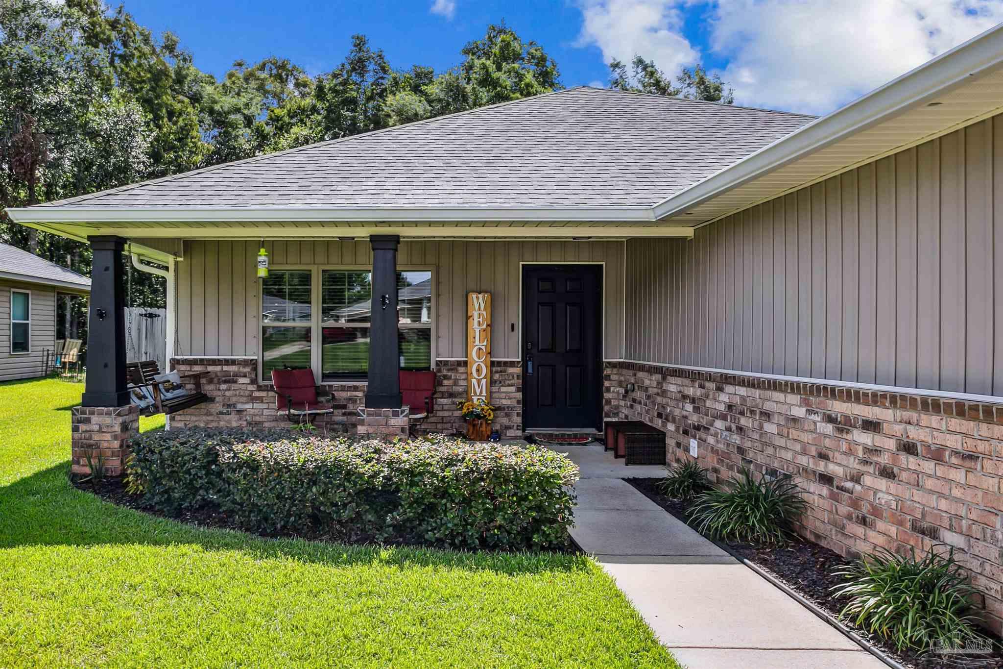 Village Oak Ln, Pace, FL 32571