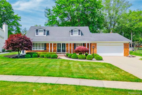 8236 Burning Bush Rd, Grosse Ile, MI, 48138-1306 | Card Image