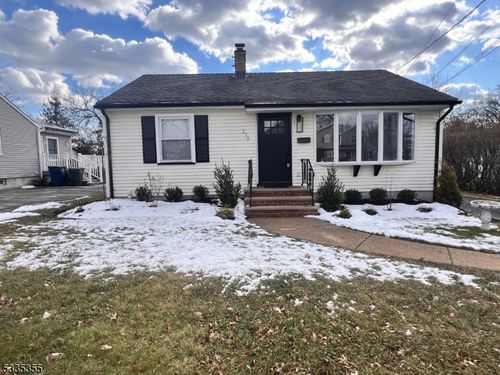 275 Valley Rd, Clark, NJ, 07066-1827 | Card Image