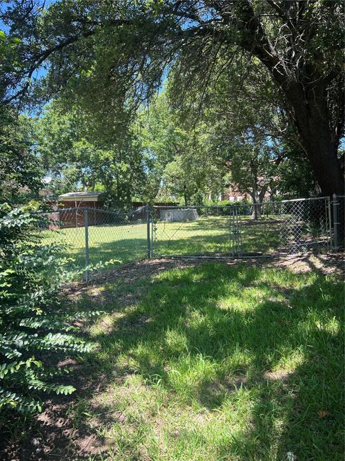 535 E Sears St, Denison, TX, 75021-2739 | Card Image