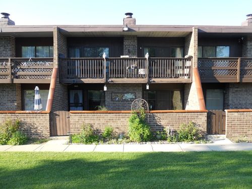 108 Kenneth Cir, Elgin, IL, 60120-4351 | Card Image