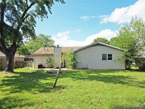 925 Crescent Dr, Sikeston, MO, 63801-3322 | Card Image