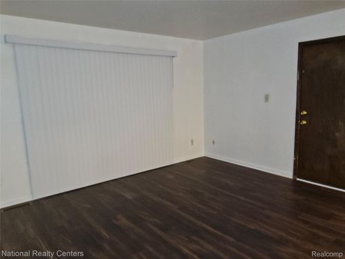 29144 Lund Ave, Warren, MI, 48093-2493 | Card Image