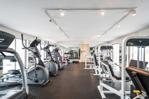 11k-450 W Briar Pl, Chicago, IL, 60657-4780 | Card Image