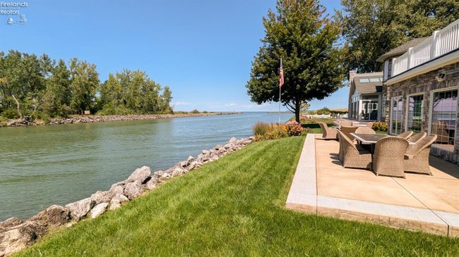 8051 E Lake Blvd, Condo with 4 bedrooms, 4 bathrooms and 2 parking in Marblehead OH | Image 8