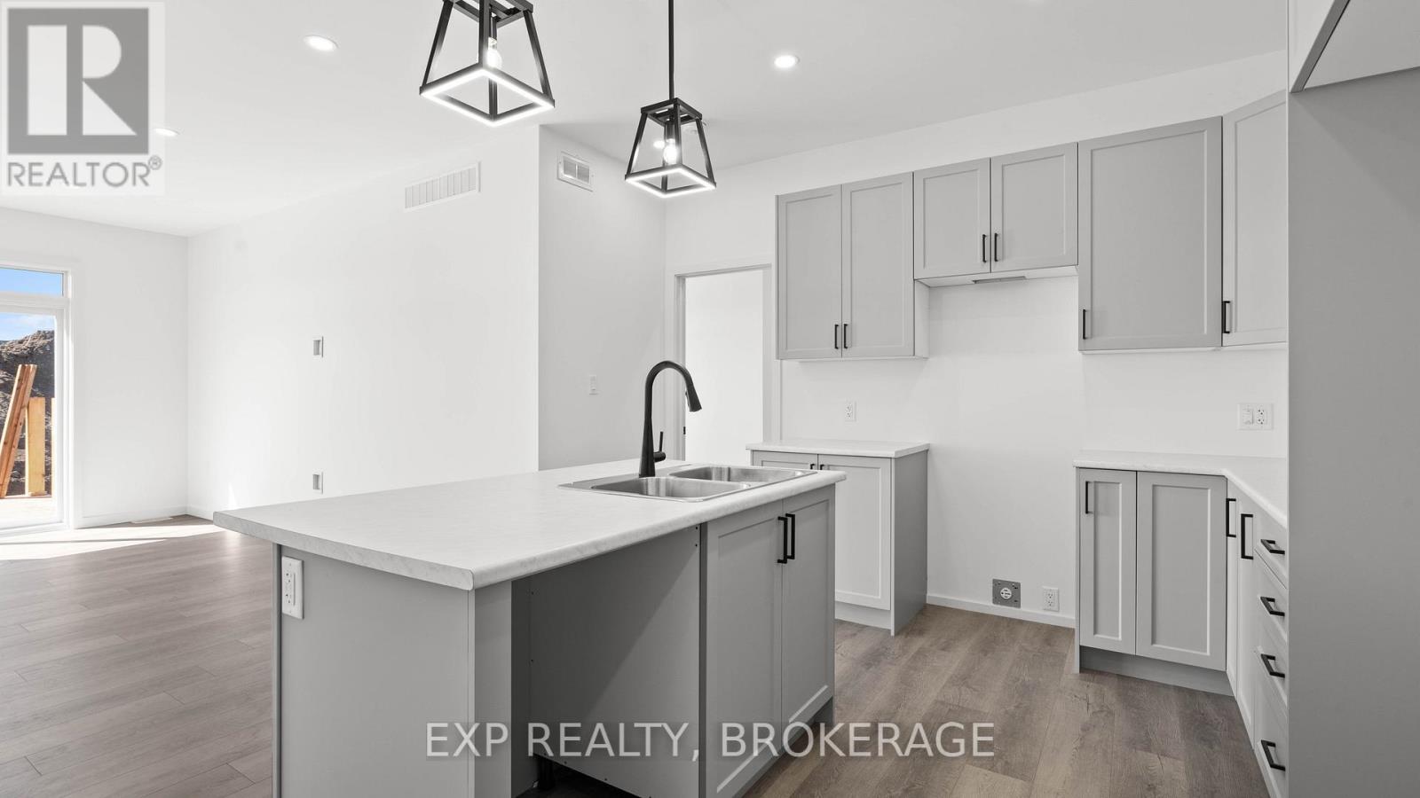 Residential in Belleville (Belleville Ward) 5