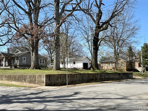 645 N 9th St, Poplar Bluff, MO, 63901-4923 | Card Image