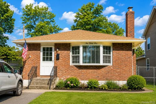 189 N Railroad Avenue, Babylon, NY, 11702 | Card Image
