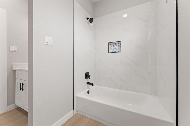 The upstairs full bath ensures there's no shortage of space with a tub/shower combo and separate sink area. | Image 18