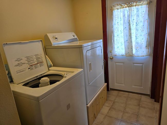 Main floor laundry area | Image 13