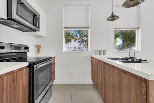 apt-3-924 Marseille Dr, Miami Beach, FL, 33141-2920 | Card Image