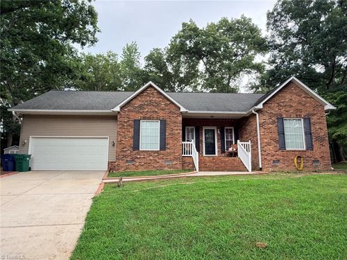 197 Landfall Dr, Eden, NC, 27288-3076 | Card Image
