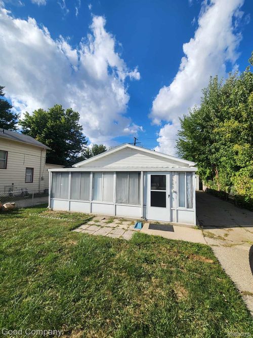 8645 Dodge Ave, Warren, MI, 48089-2403 | Card Image