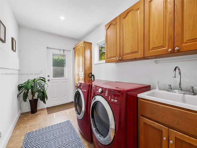 2721 Ne 45 Th St, House other with 2 bedrooms, 2 bathrooms and null parking in Lighthouse Point FL | Image 21