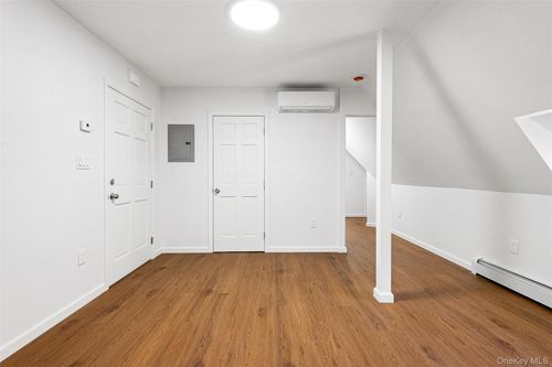 fl-3rd-100 69th Ave, Forest Hills, NY, 11375-5025 | Card Image