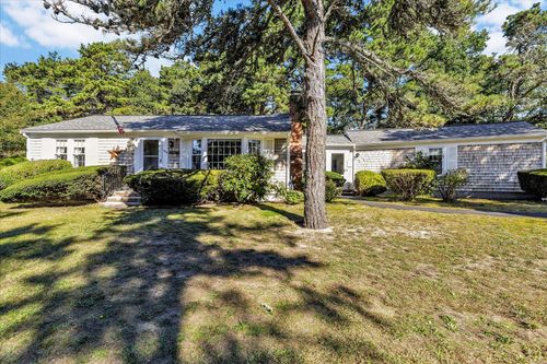 686 Queen Anne Road, Harwich, MA, 02645 | Card Image