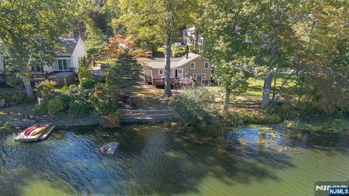 82 Morse Lake Rd, Bloomingdale, NJ, 07403-1933 | Card Image