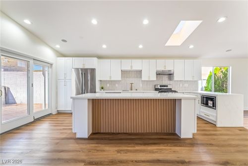 923 Highland Trails Ave, Henderson, NV, 89015-8574 | Card Image