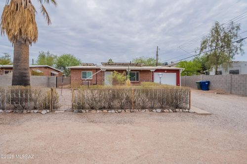 4250 E Los Robles St, Tucson, AZ, 85712-2419 | Card Image