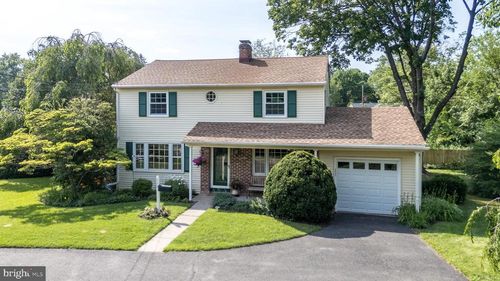 559 Maple Ave, DOYLESTOWN, PA, 18901-4452 | Card Image