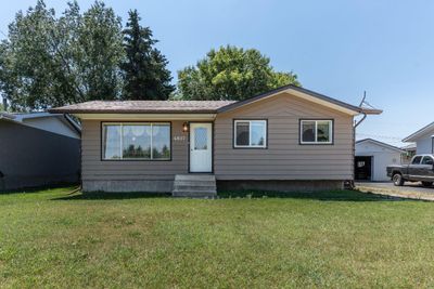 4807 55 Ave, House detached with 2 bedrooms, 1 bathrooms and 2 parking in Viking AB | Image 1