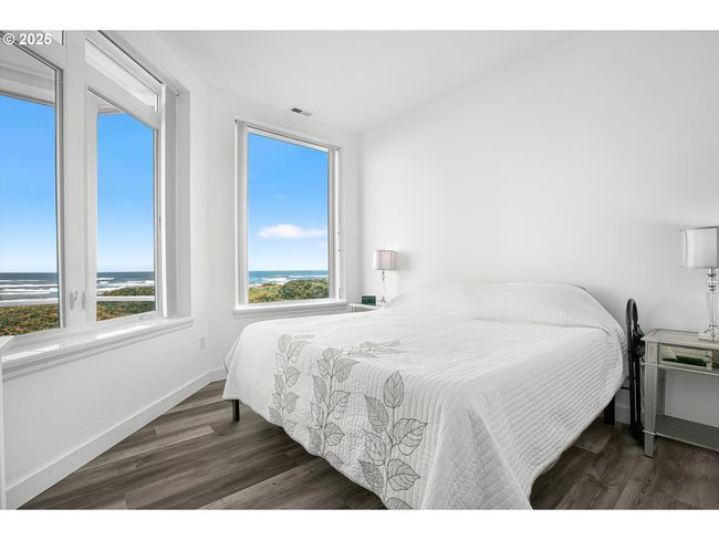 5852 Sw Cupola Dr, Condo with 2 bedrooms, 2 bathrooms and 1 parking in South Beach OR | Image 14