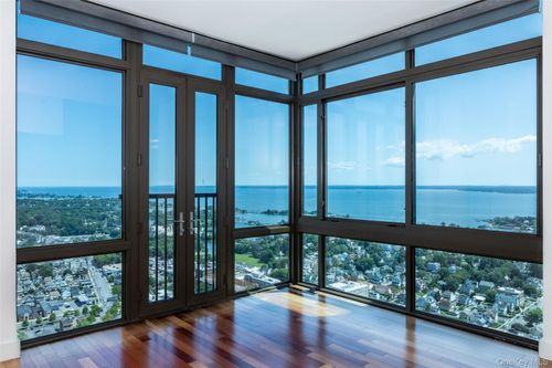 ph-701-175 Huguenot St, New Rochelle, NY, 10801-7767 | Card Image