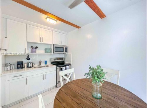 205-326 Wilson St, Hollywood, FL, 33019-3628 | Card Image