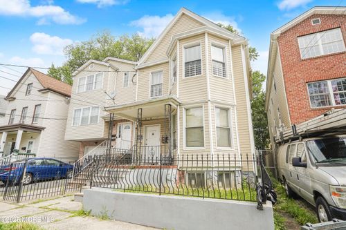 1071 Bond St, Elizabeth, NJ, 07201-1473 | Card Image