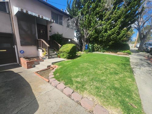 18751 Center St, Castro Valley, CA, 94546-2500 | Card Image