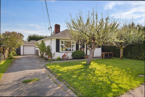 89 Regina Ave, Saanich, BC, V8Z1J2 | Card Image