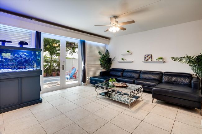 5292 Sw 69 Th Pl, Townhouse with 2 bedrooms, 3 bathrooms and null parking in Miami FL | Image 10