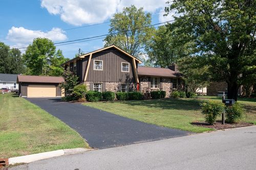 111 Creekwood Ln, Hendersonville, TN, 37075-2444 | Card Image