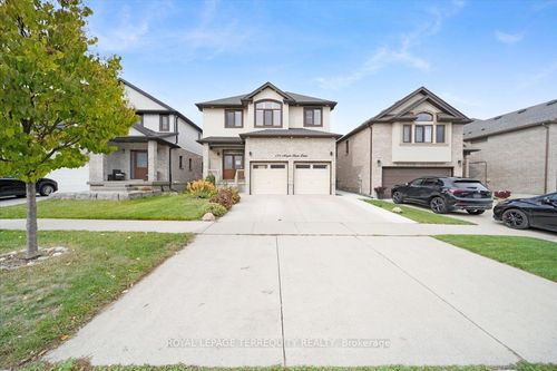 131 Maple Bush Dr, Cambridge, ON, N1T0B7 | Card Image