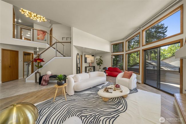 13707 Se 51 St Pl, House other with 4 bedrooms, 4 bathrooms and 2 parking in Bellevue WA | Image 4