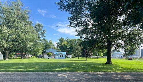 230-005 E Wayne St, Le Roy, IL, 61752-1128 | Card Image