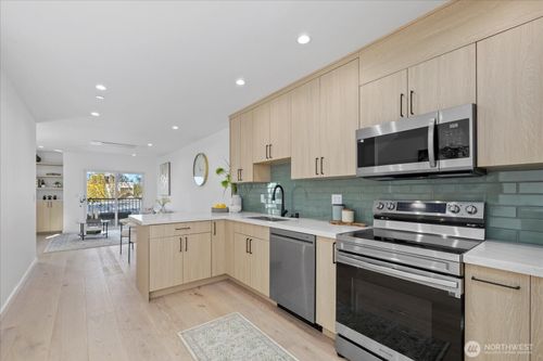 b-6032 42nd Ave Sw, Seattle, WA, 98136-1610 | Card Image