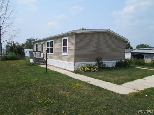 109 E Canyon Dr, Hamburg, NY, 14075-1818 | Card Image